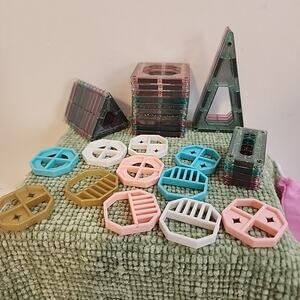 FAO Schwarz Magnetic Building Tiles Set – 39 Pieces Glitter & Window Panels STEM